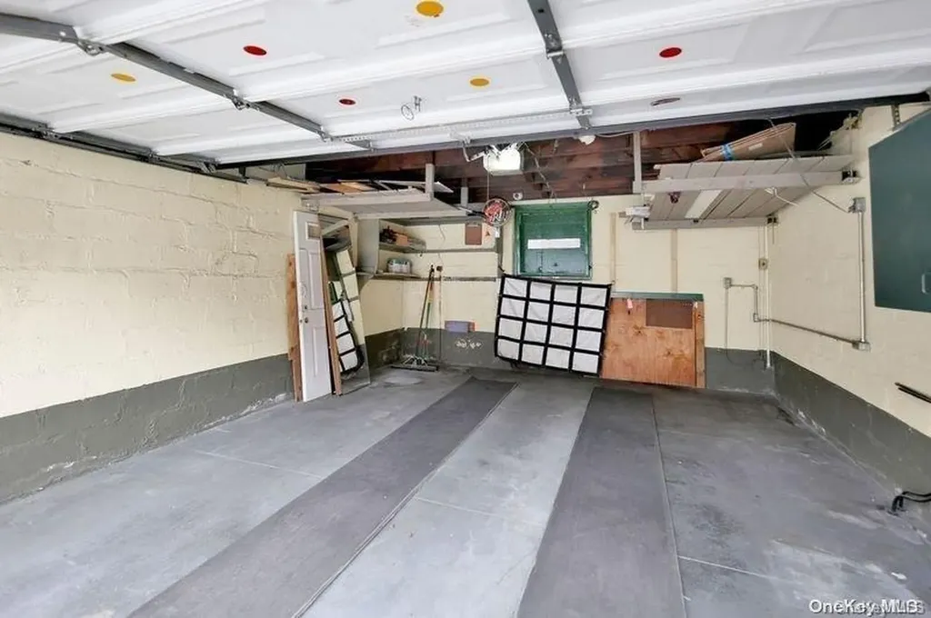 712 E 43rd Street Brooklyn NY 11203