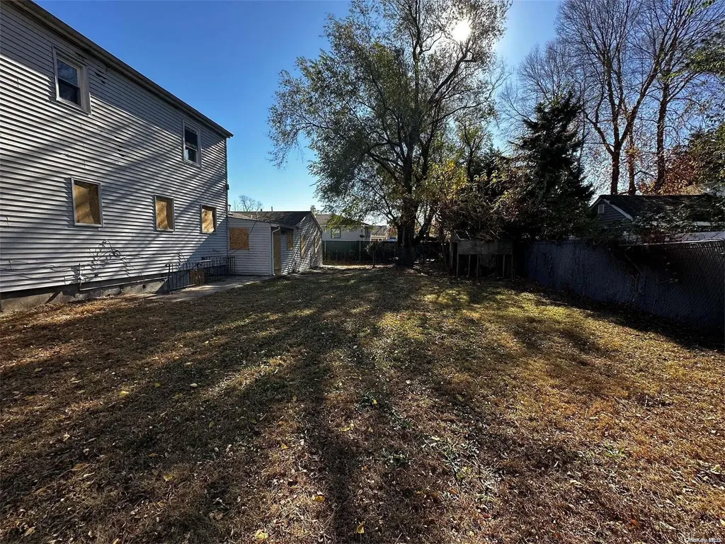 52 Park Avenue Brentwood NY 11717