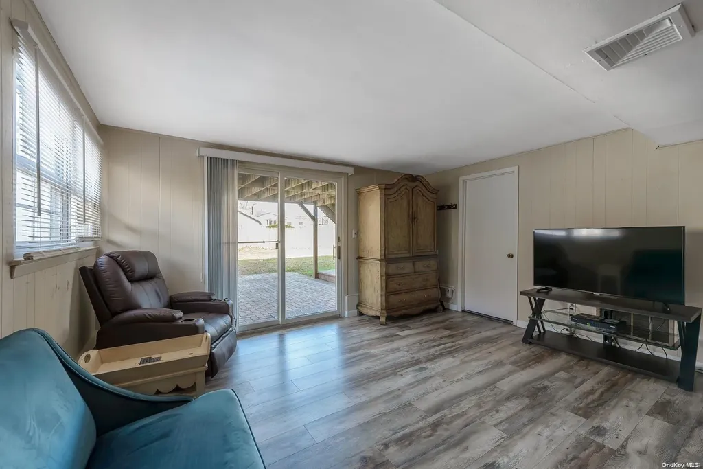 15 Codman Street Brentwood NY 11717