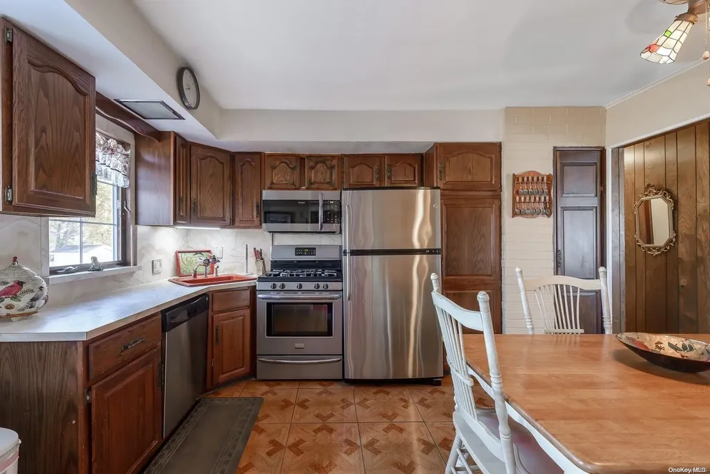 15 Codman Street Brentwood NY 11717