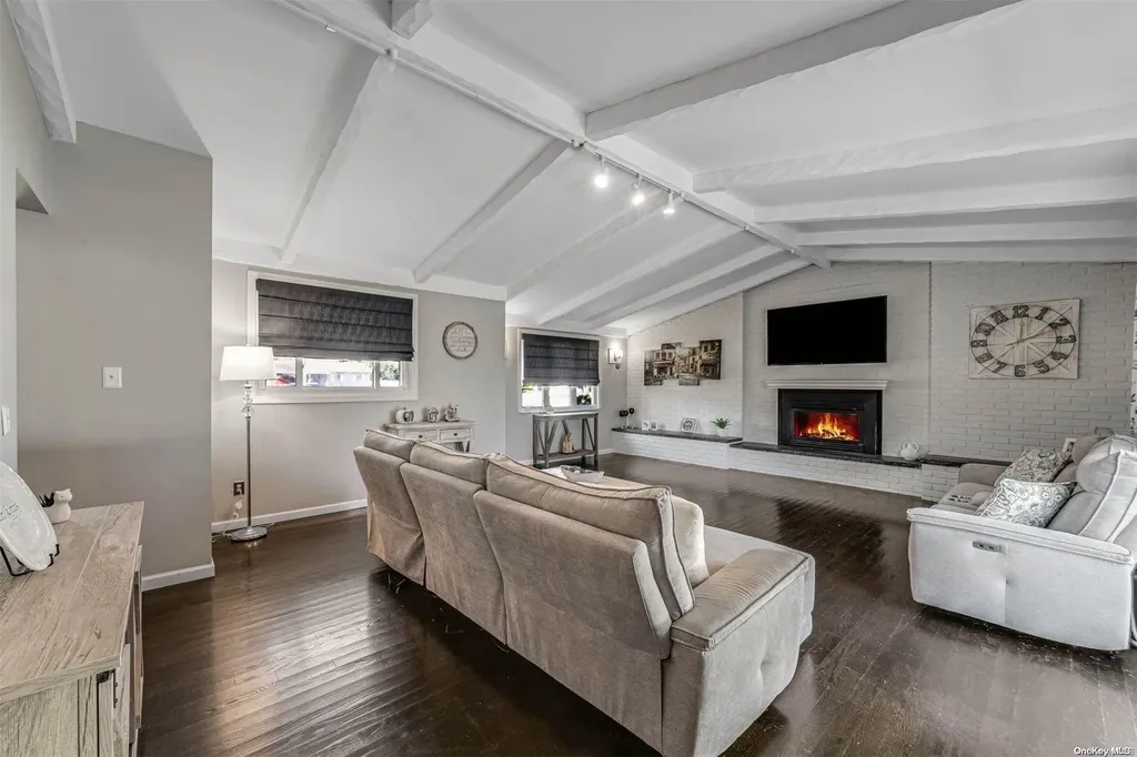 1046 Commack Road Dix Hills NY 11746