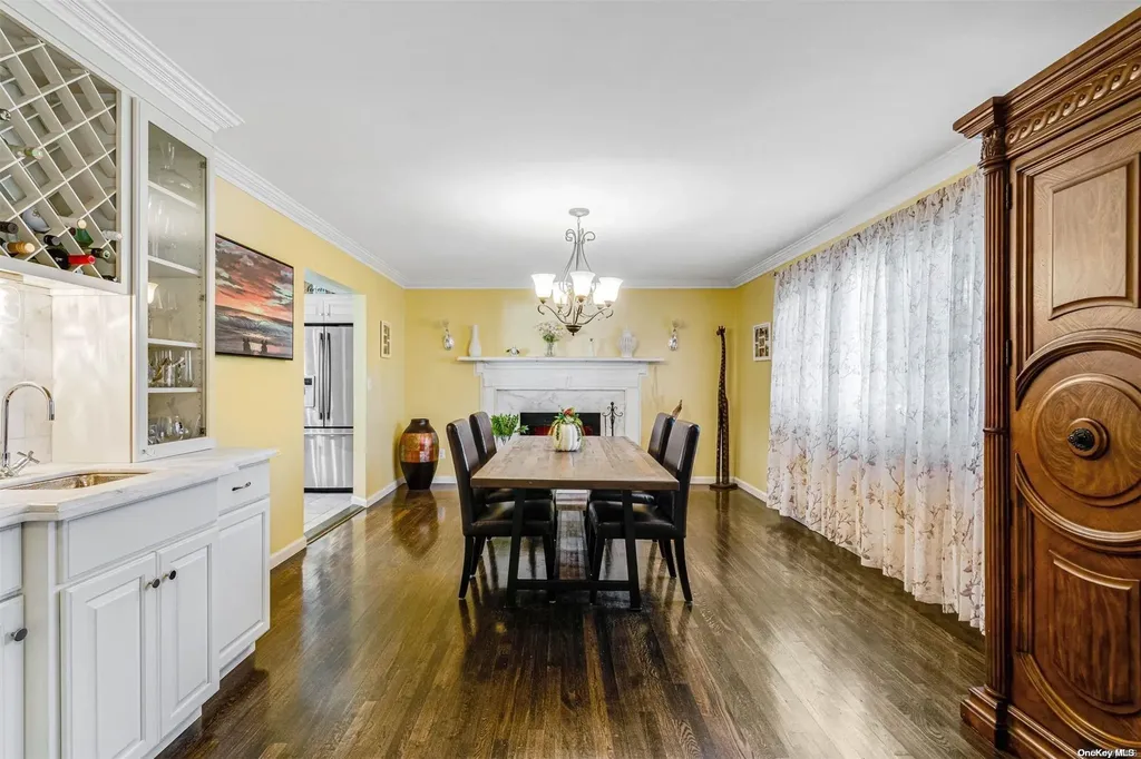1046 Commack Road Dix Hills NY 11746