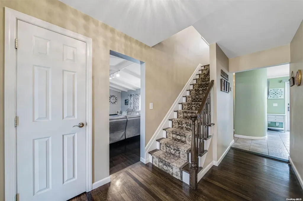 1046 Commack Road Dix Hills NY 11746