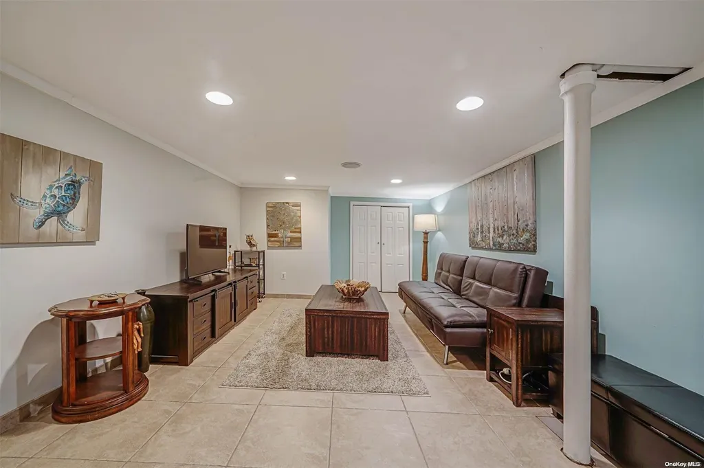 1046 Commack Road Dix Hills NY 11746
