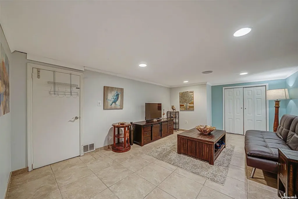 1046 Commack Road Dix Hills NY 11746