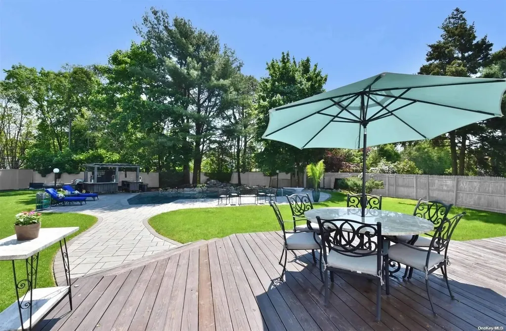 1046 Commack Road Dix Hills NY 11746