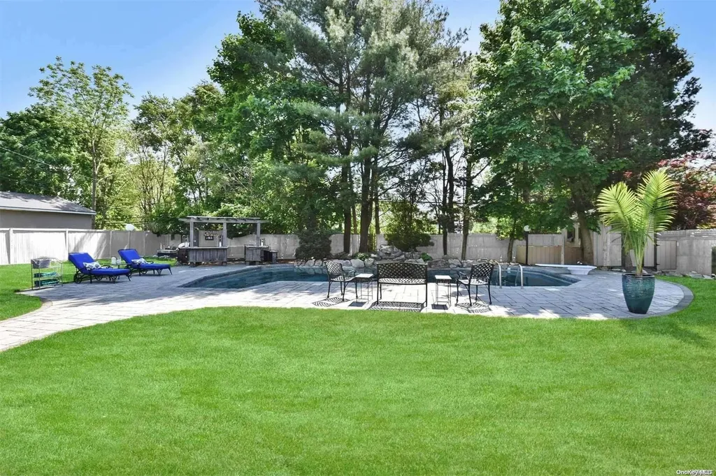 1046 Commack Road Dix Hills NY 11746