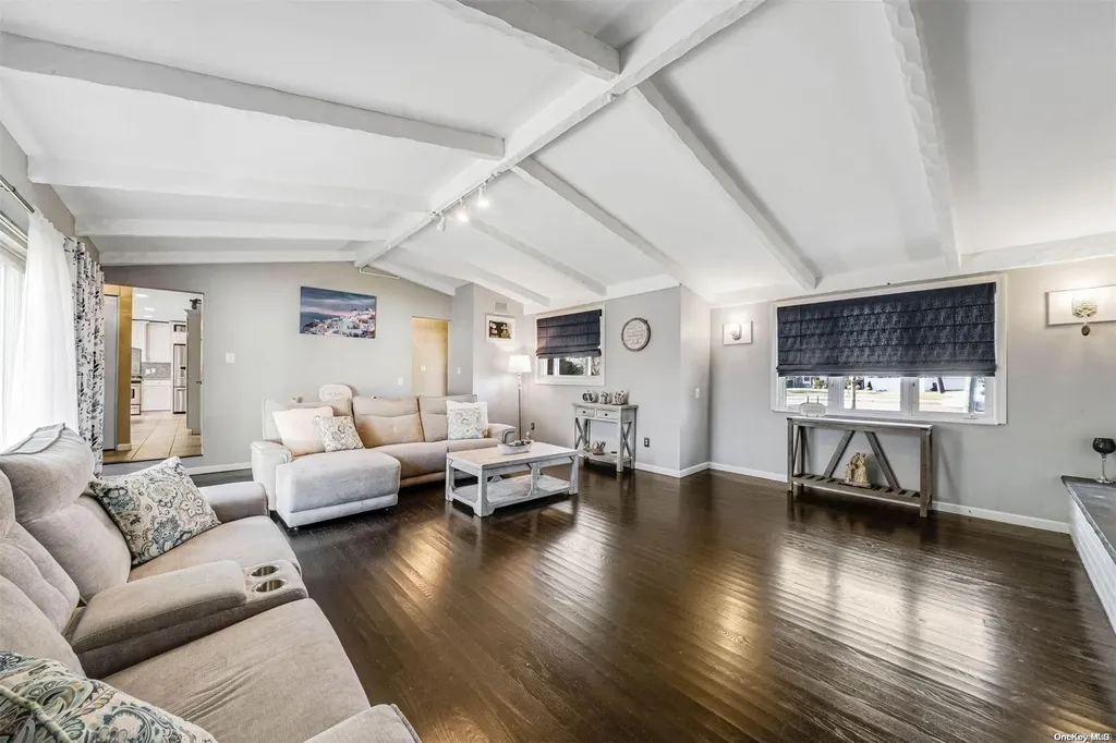 1046 Commack Road Dix Hills NY 11746