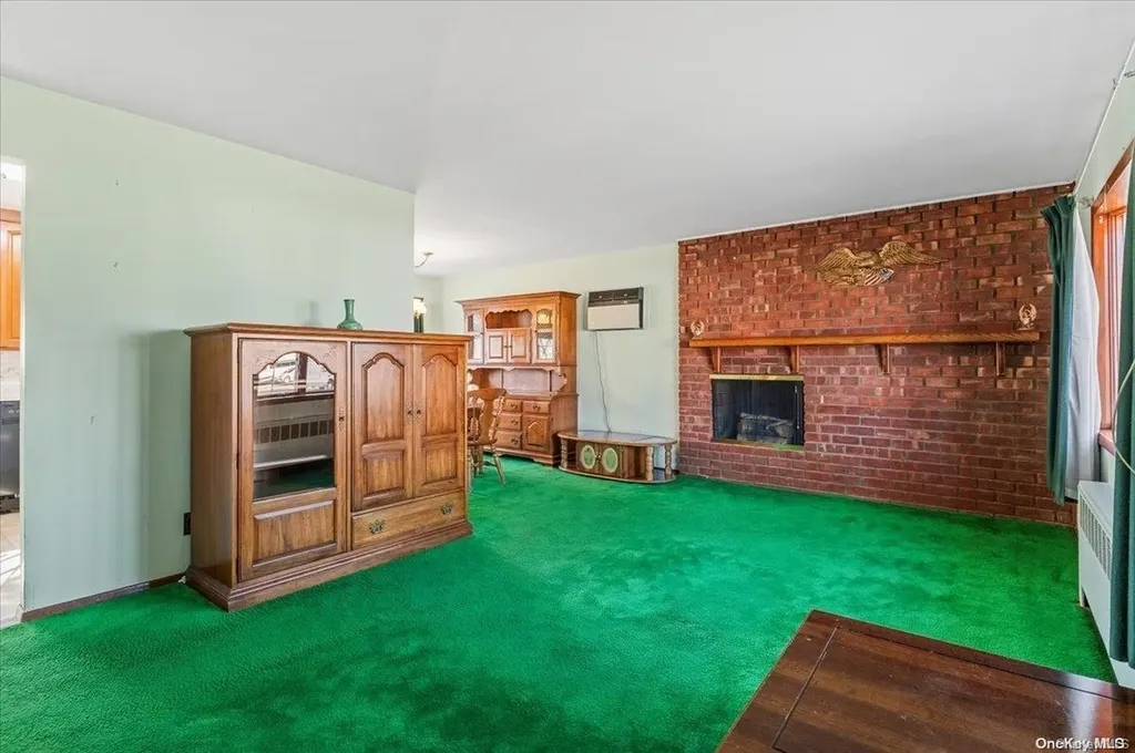 89 Meade Avenue Bethpage NY 11714