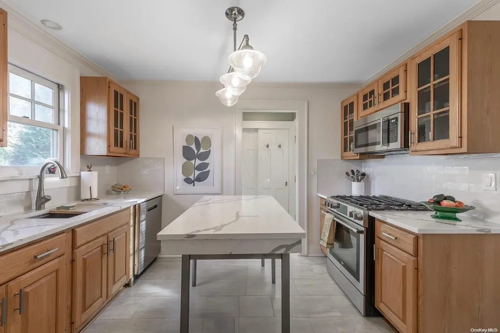 1325 Potter Boulevard Bay Shore NY 11706