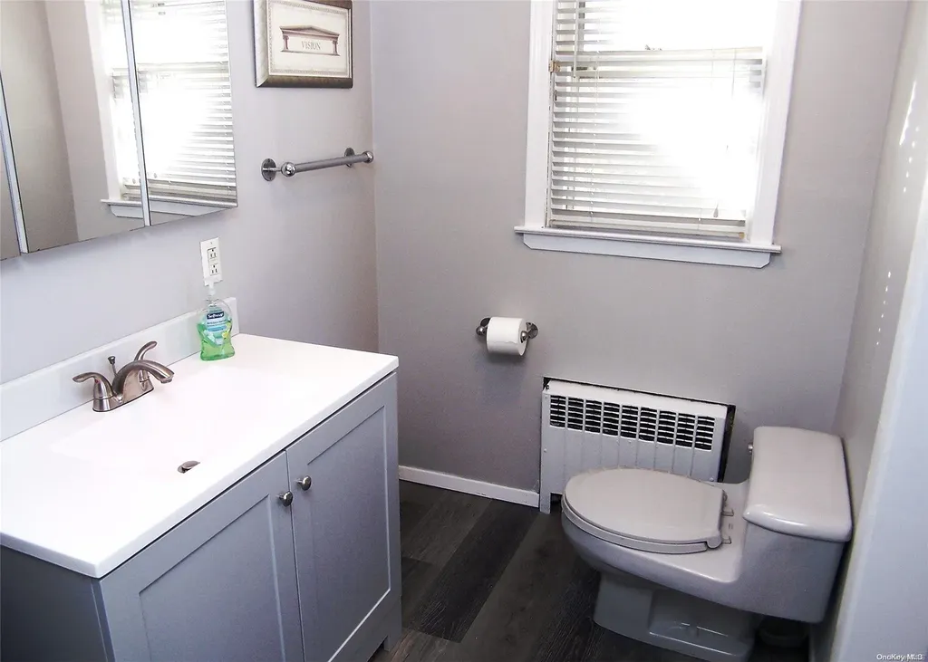 1549 5th Street West Babylon NY 11704