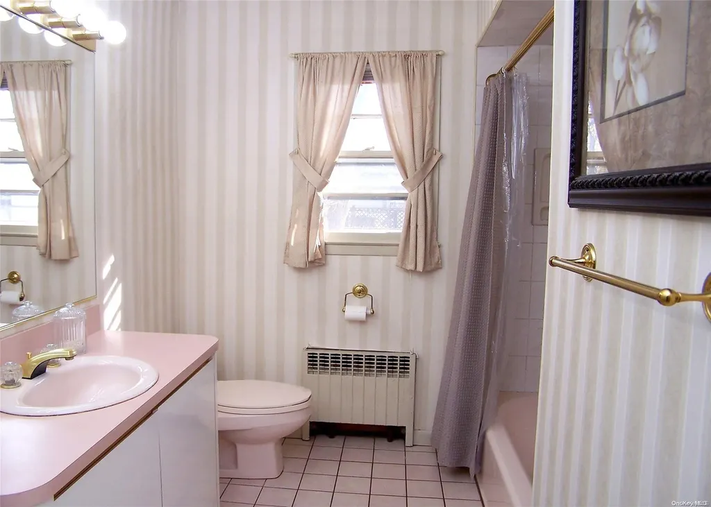 1549 5th Street West Babylon NY 11704
