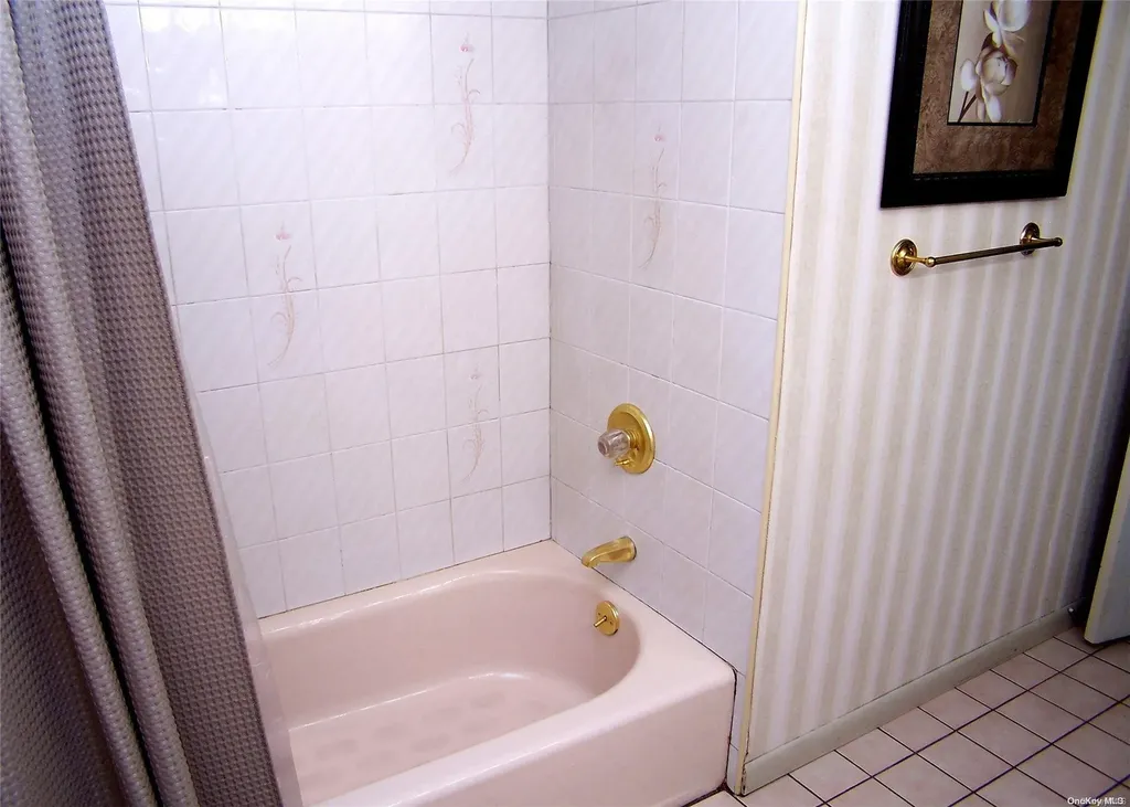 1549 5th Street West Babylon NY 11704