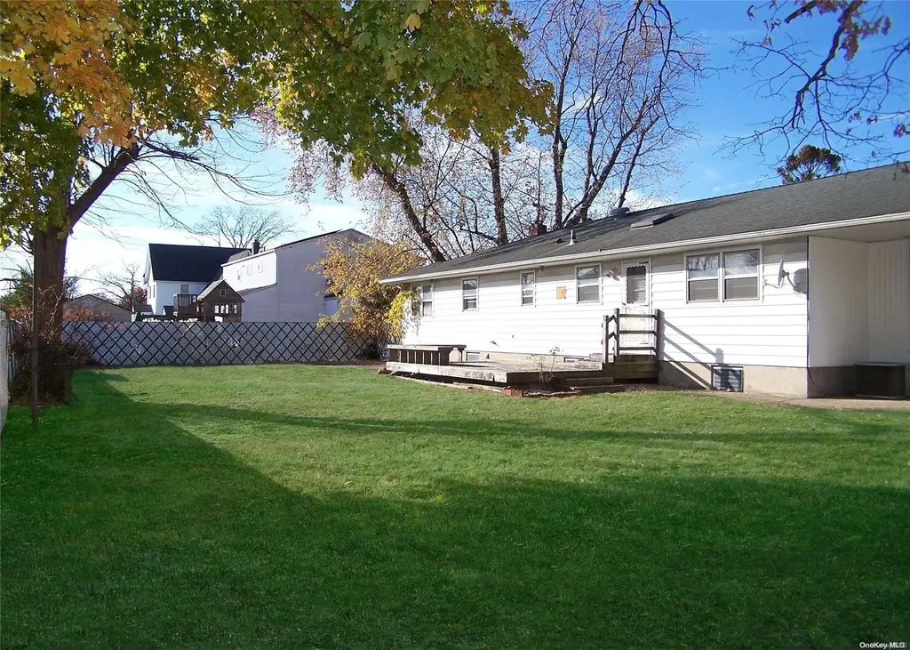 1549 5th Street West Babylon NY 11704