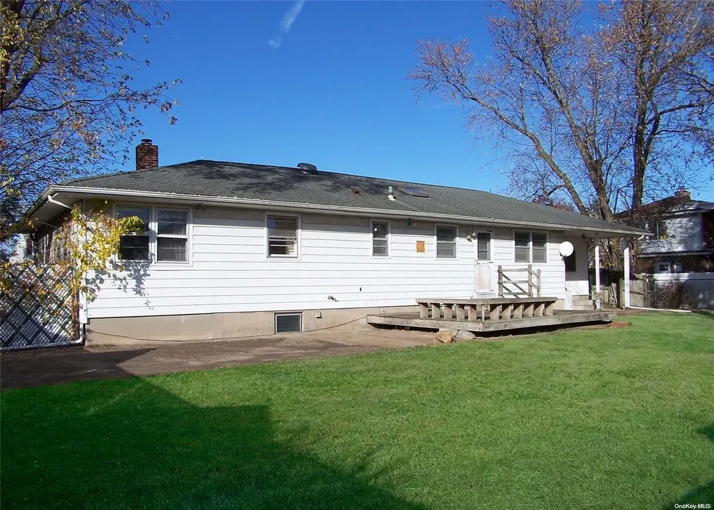 1549 5th Street West Babylon NY 11704