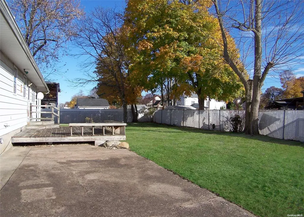 1549 5th Street West Babylon NY 11704