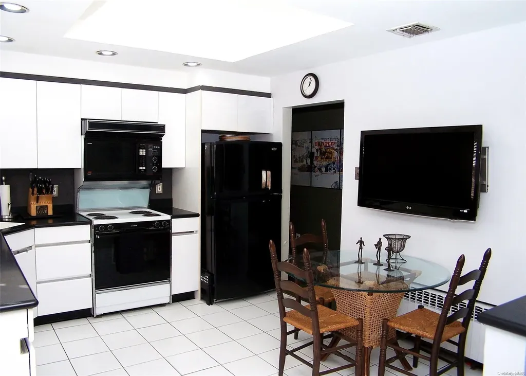 1549 5th Street West Babylon NY 11704