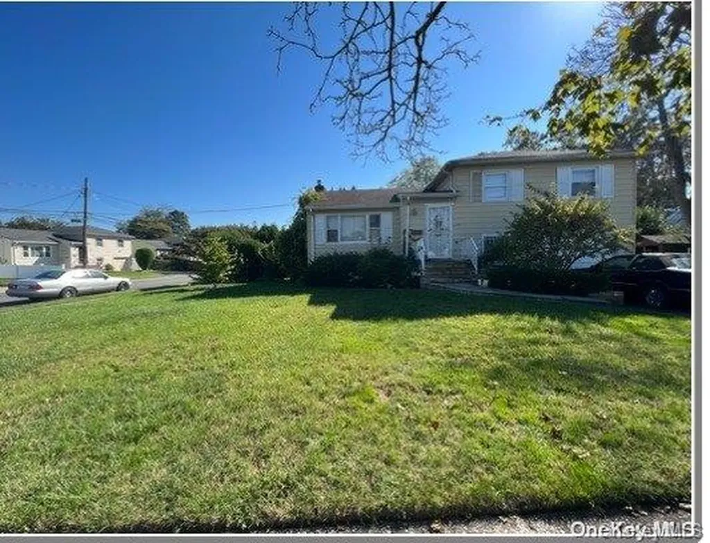 184 Grenada Avenue Roosevelt NY 11575