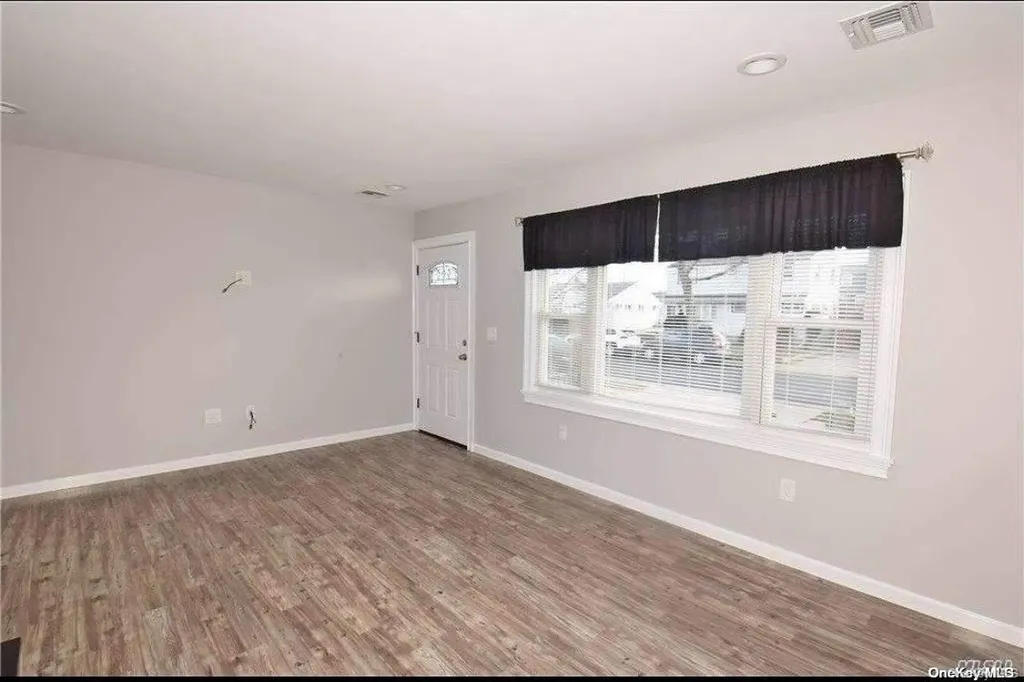 38 Hubbard Avenue Freeport NY 11520
