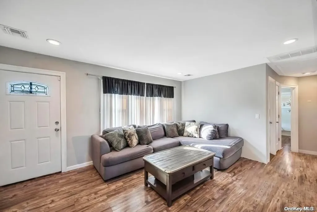 38 Hubbard Avenue Freeport NY 11520