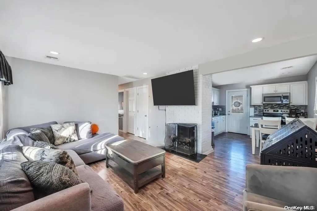 38 Hubbard Avenue Freeport NY 11520