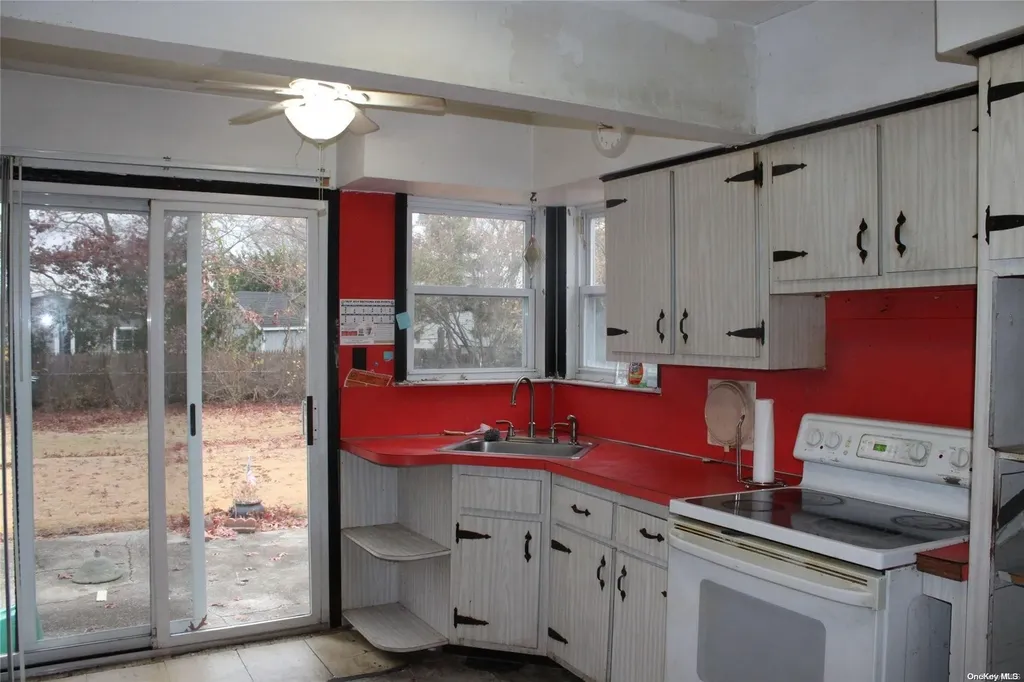 1105 Namdac Avenue Bay Shore NY 11706