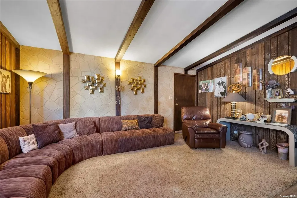22 Dennis Drive Ronkonkoma NY 11779