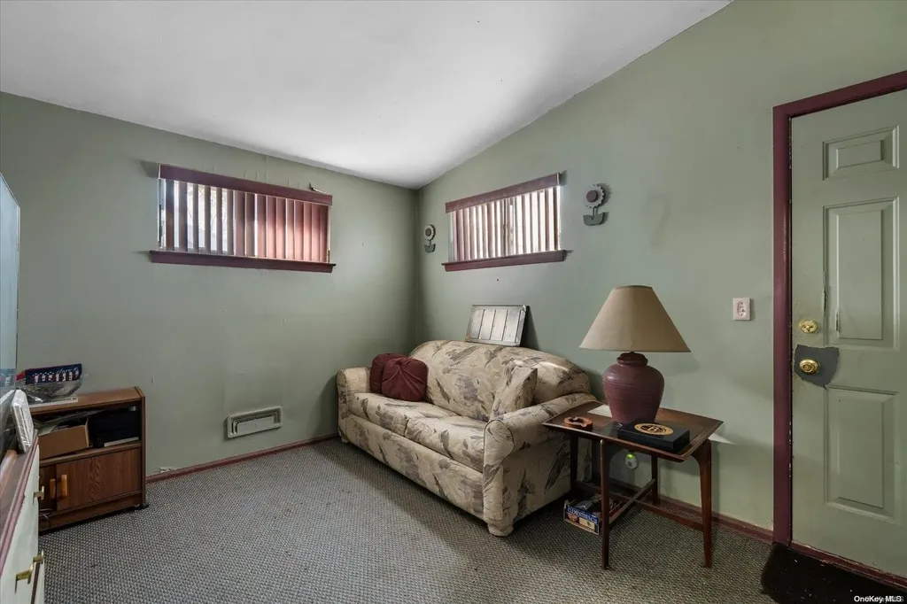 22 Dennis Drive Ronkonkoma NY 11779