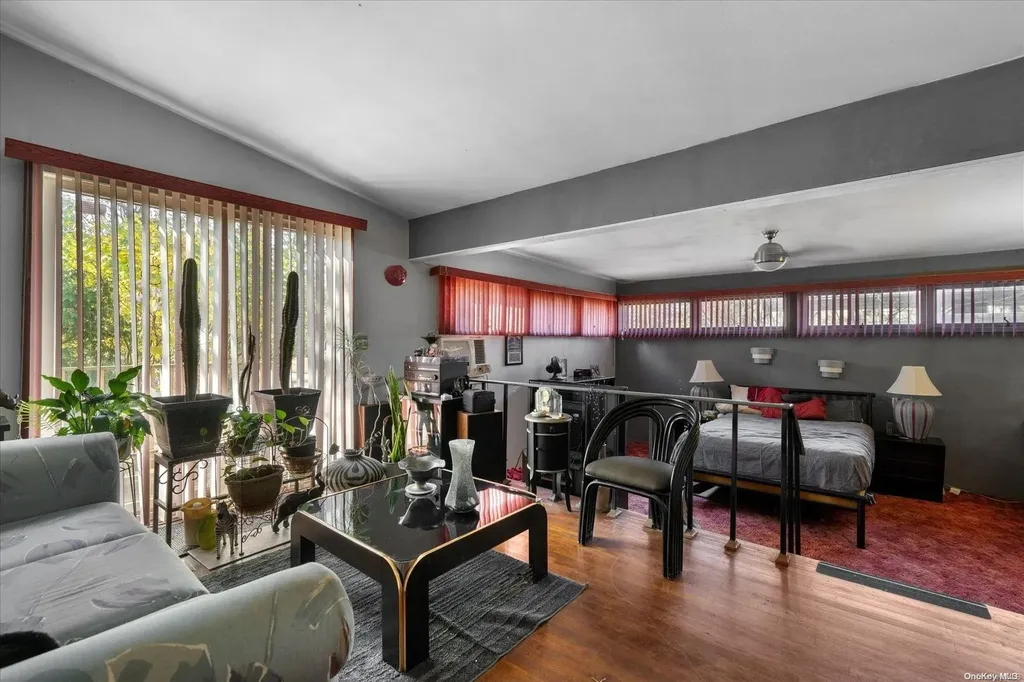 22 Dennis Drive Ronkonkoma NY 11779