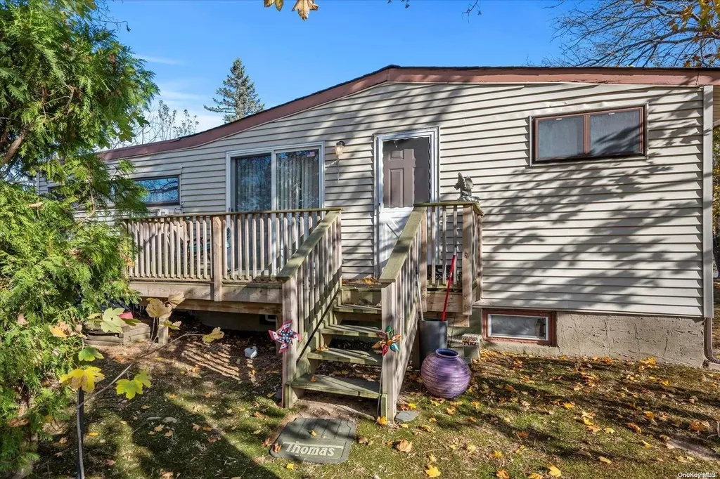 22 Dennis Drive Ronkonkoma NY 11779