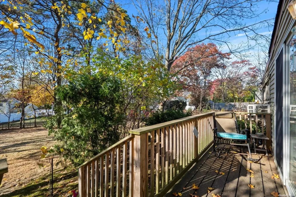22 Dennis Drive Ronkonkoma NY 11779