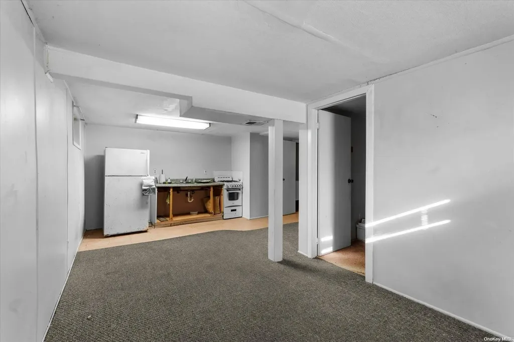 22 Dennis Drive Ronkonkoma NY 11779