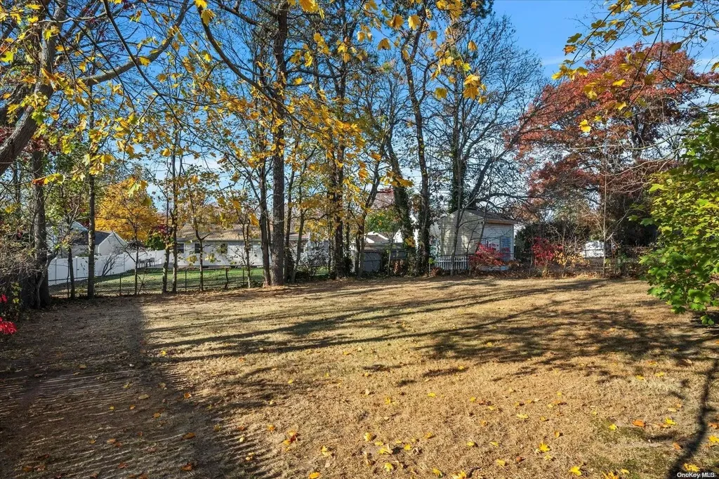 22 Dennis Drive Ronkonkoma NY 11779