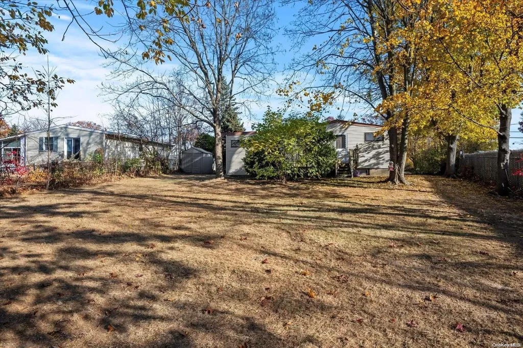 22 Dennis Drive Ronkonkoma NY 11779