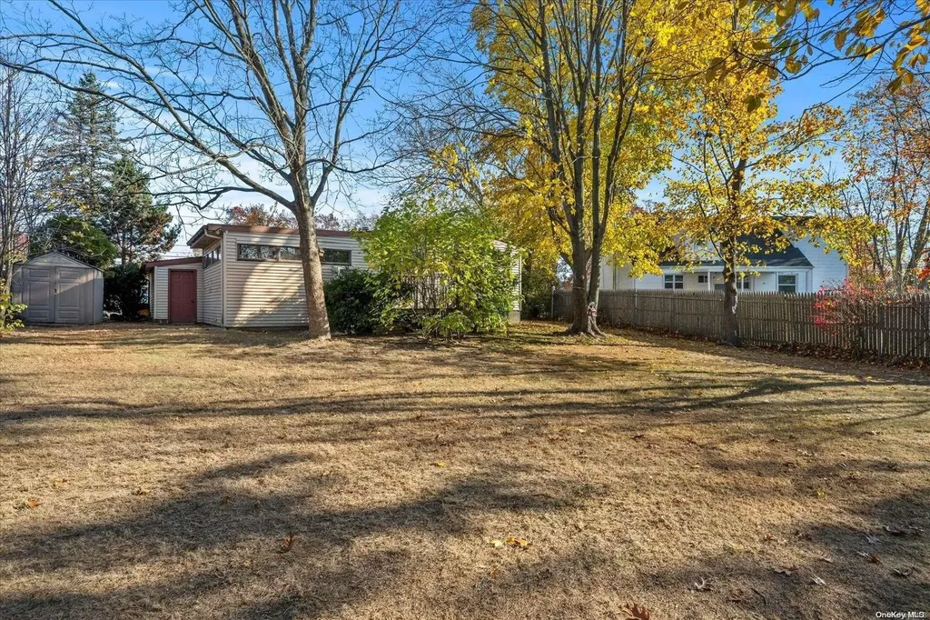 22 Dennis Drive Ronkonkoma NY 11779