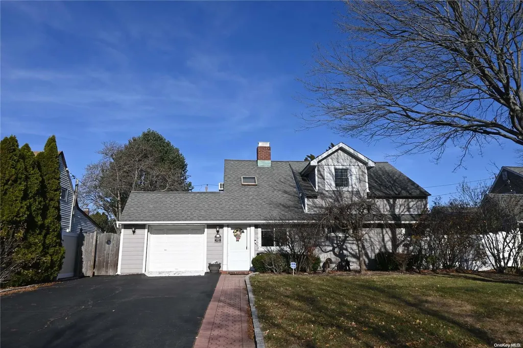 175 Willowood Drive Wantagh NY 11793
