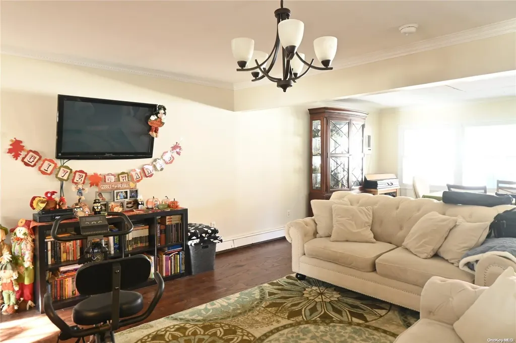 175 Willowood Drive Wantagh NY 11793