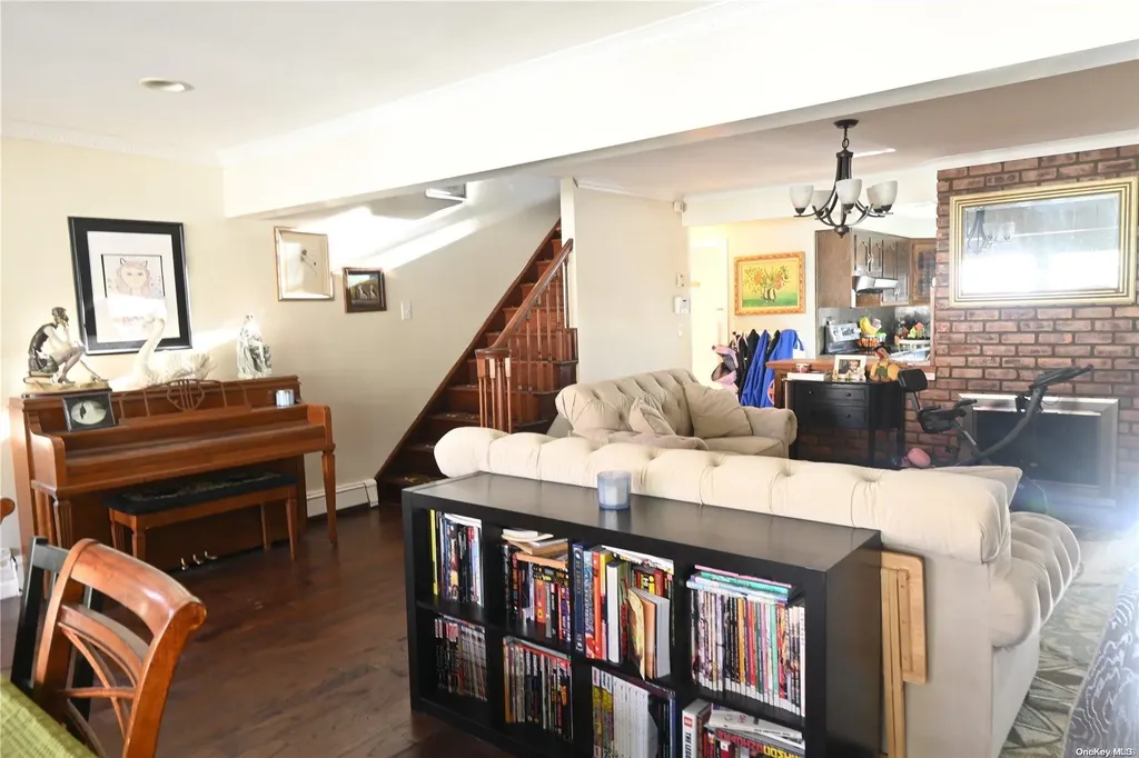 175 Willowood Drive Wantagh NY 11793