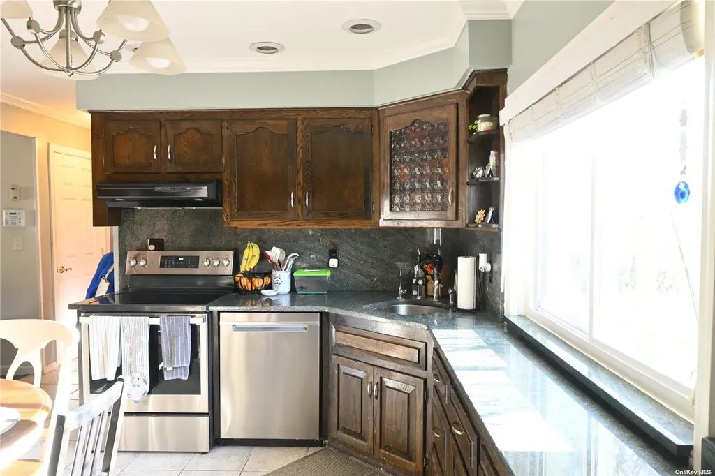 175 Willowood Drive Wantagh NY 11793