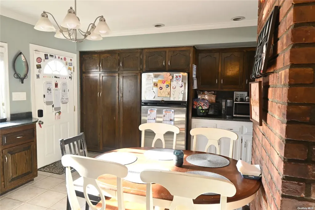 175 Willowood Drive Wantagh NY 11793