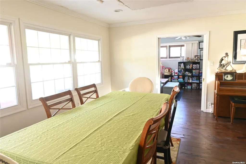 175 Willowood Drive Wantagh NY 11793