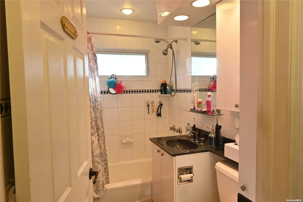 175 Willowood Drive Wantagh NY 11793