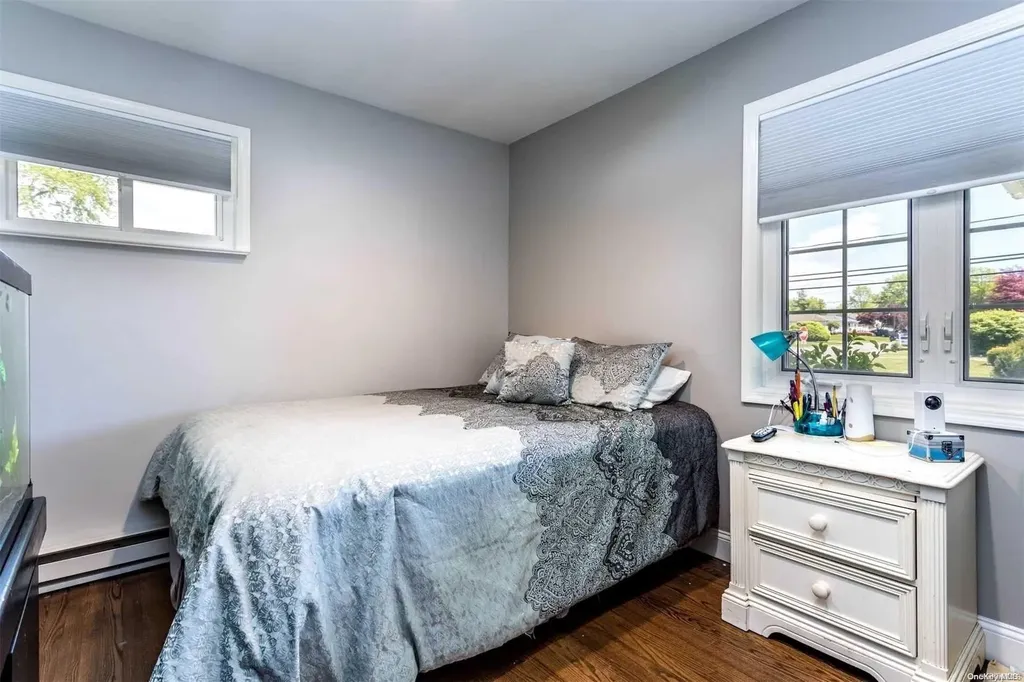 282 E 3rd Street Deer Park NY 11729