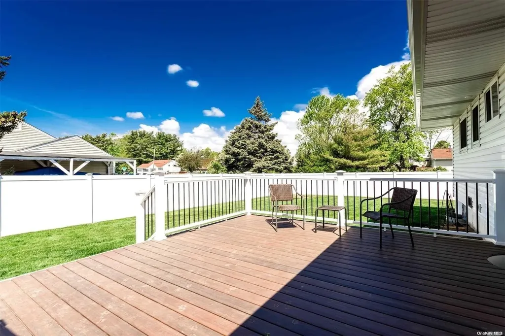 282 E 3rd Street Deer Park NY 11729
