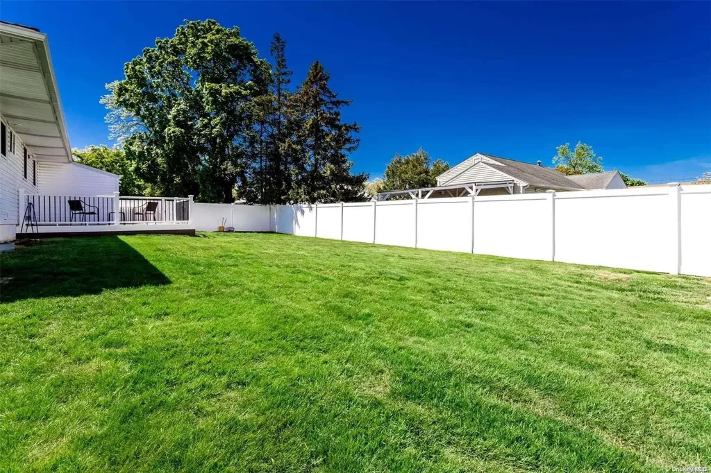 282 E 3rd Street Deer Park NY 11729