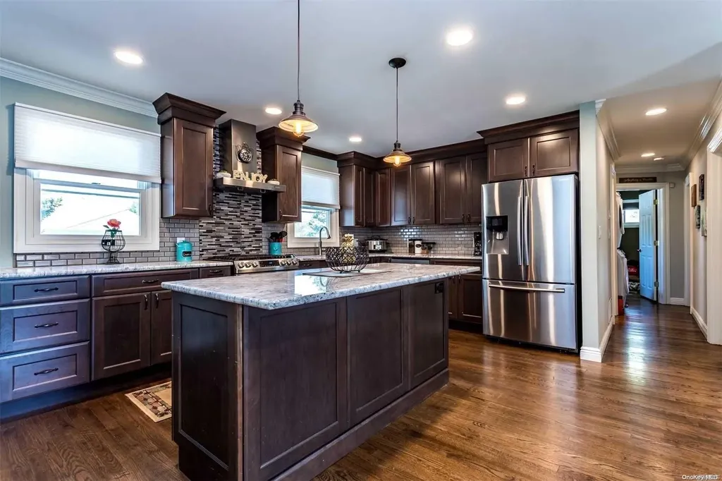 282 E 3rd Street Deer Park NY 11729