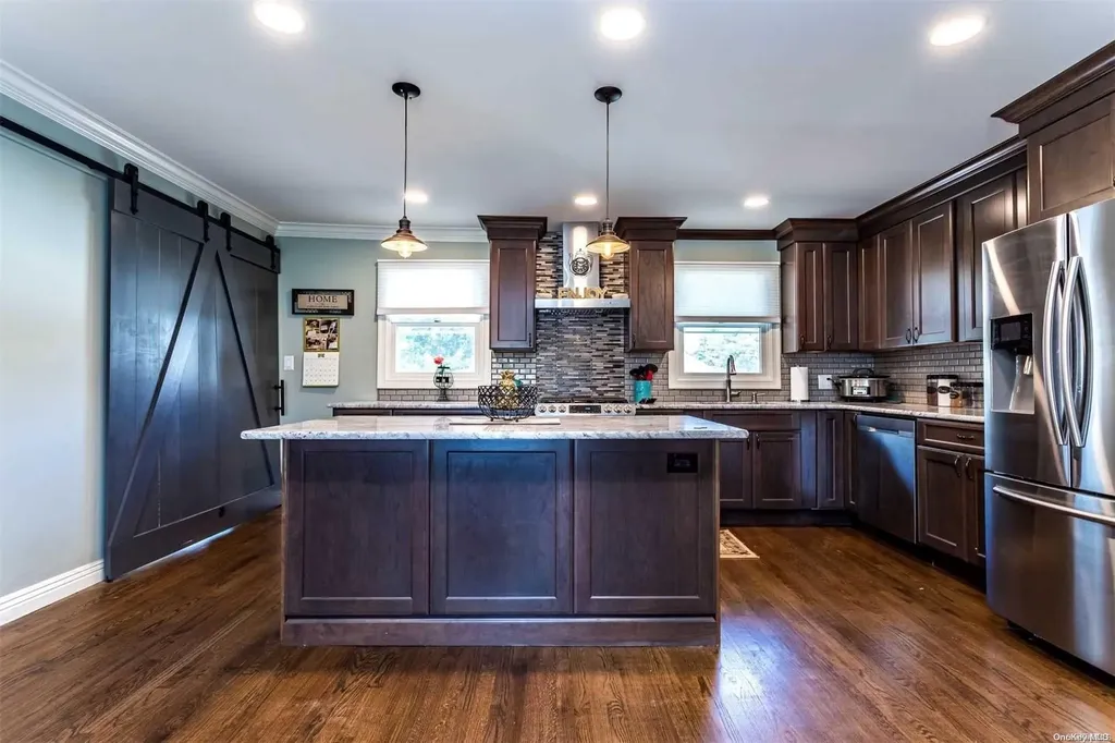 282 E 3rd Street Deer Park NY 11729