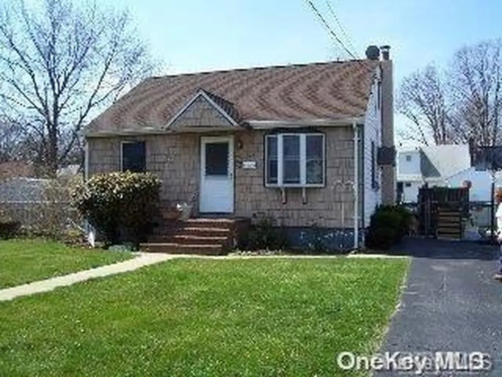 247 N Greene Avenue Babylon NY 11757