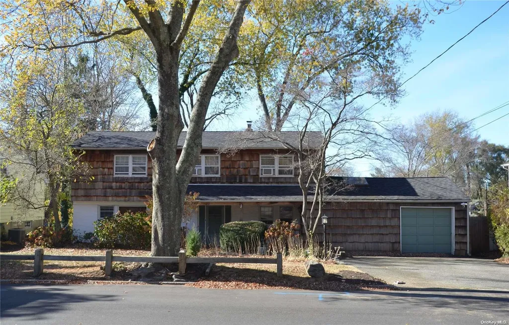 29 Harriet Lane Huntington NY 11743