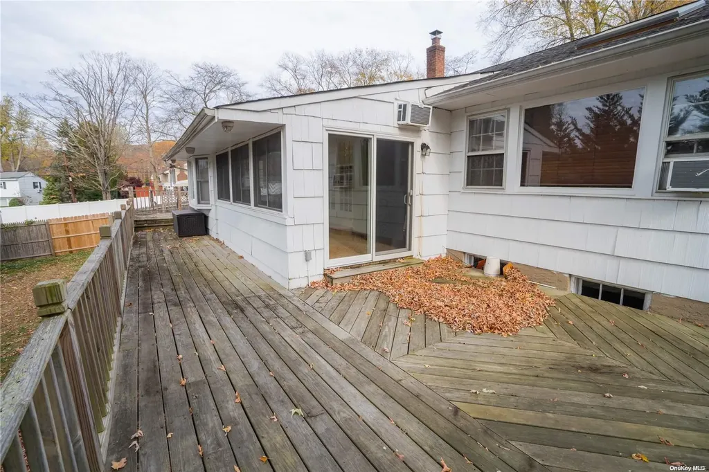 29 Harriet Lane Huntington NY 11743
